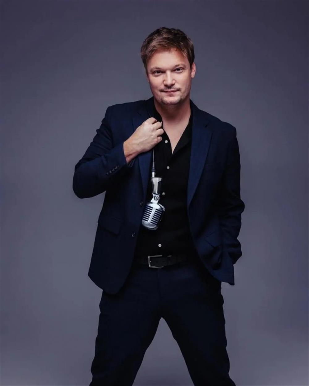 Andy Nicolas: Αυτός είναι ο υποψήφιος του ελληνικού τελικού της Eurovision που καταδικάστηκε σε 6 χρόνια φυλάκισης για τον βιασμό τουρίστριας