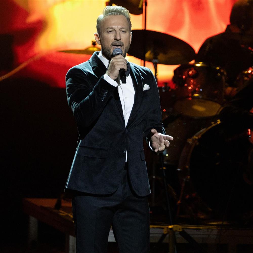 Ο Κώστας Καραφώτης για την εγκυμοσύνη της συζύγου του: "Διανύει τον 8ο μήνα, αισθάνομαι πάρα πολύ όμορφα"