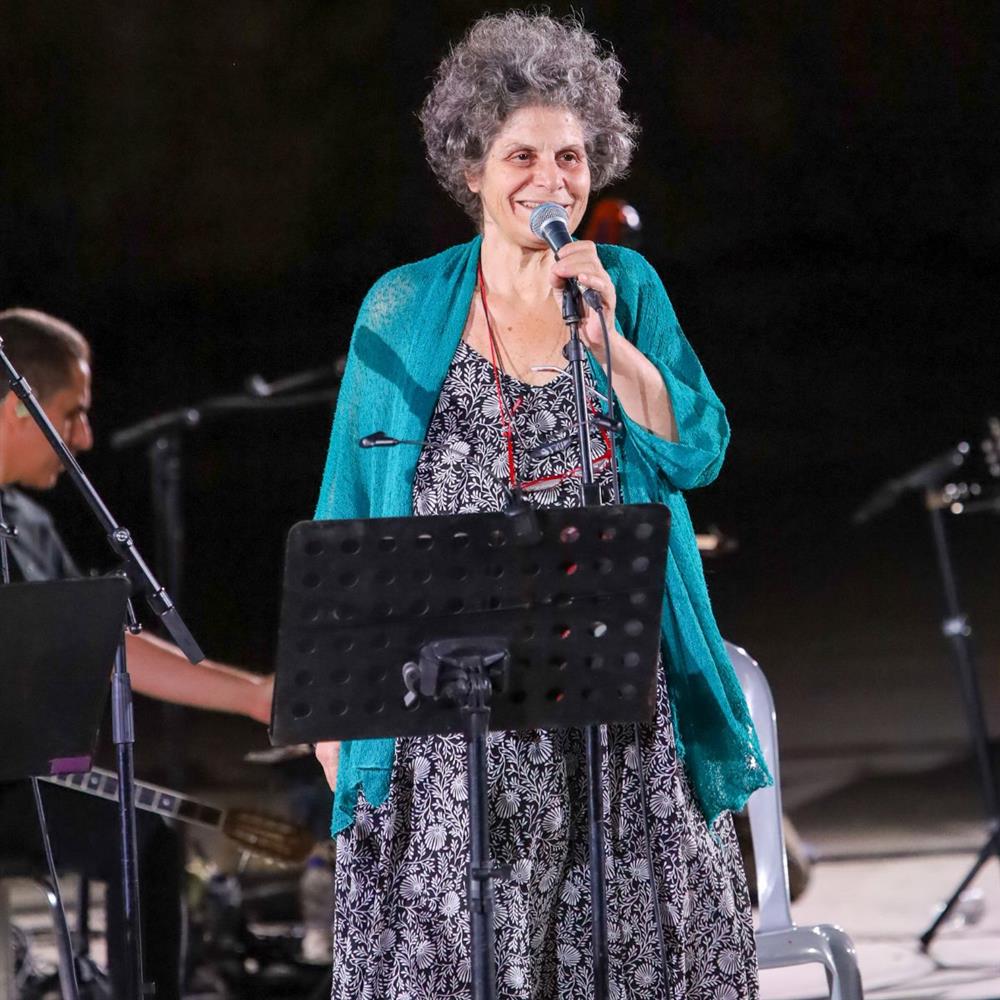 Μαργαρίτα Θεοδωράκη: "Η φύση με έκανε asexual για να με προστατεύσει, είμαι ερωτευμένη με τα σκυλάκια μου"