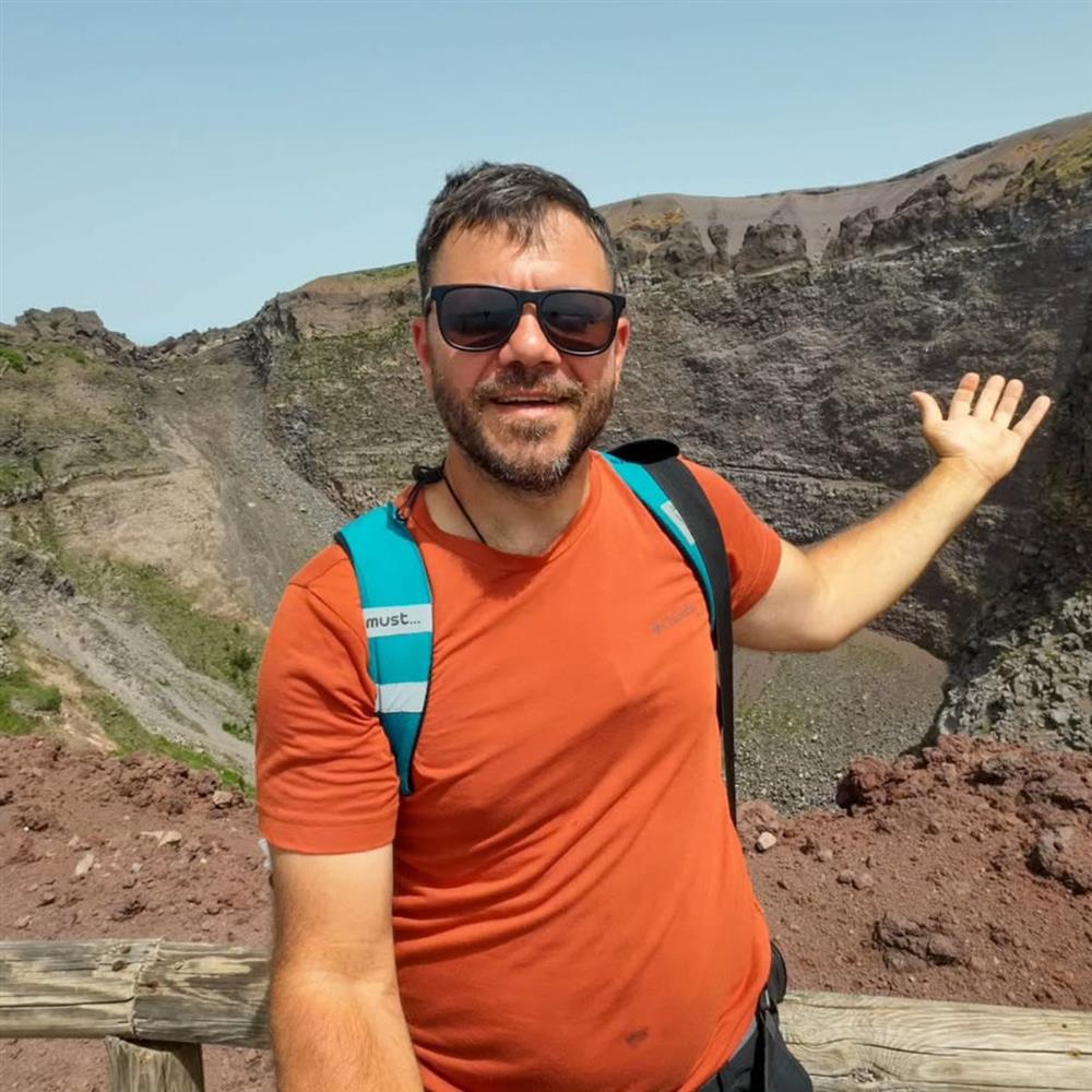 Ευτύχης Μπλέτσας: Η δημόσια "συγγνώμη" μετά το viral βίντεο με το γκρέμισμα της κολώνας φωτισμού - "Έκανα βλακεία"