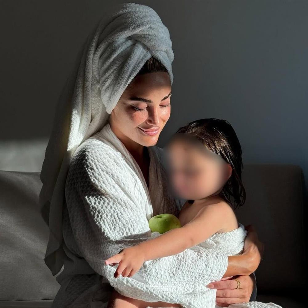 Ιωάννα Τούνη: Το ταξίδι στην Αθήνα για χάρη του γιου της, Πάρη & η τρυφερή ανάρτηση