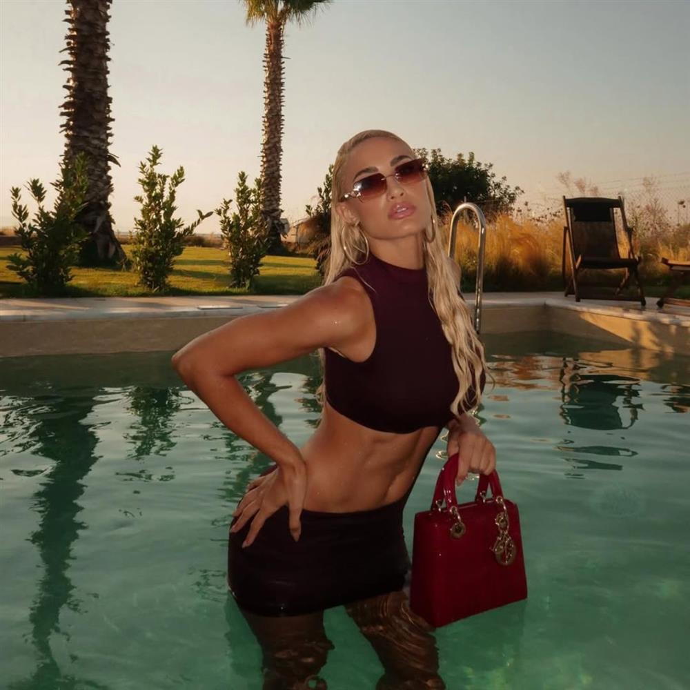 Ιωάννα Τούνη: Το βίντεο μέσα από το δικαστήριο λίγο πριν την έναρξη της δίκης για το revenge porn - "Δίνω έναν μεγάλο αγώνα"