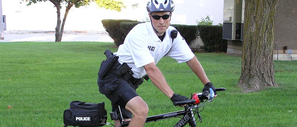 Περιπολίες με… ποδήλατα και βερμούδες