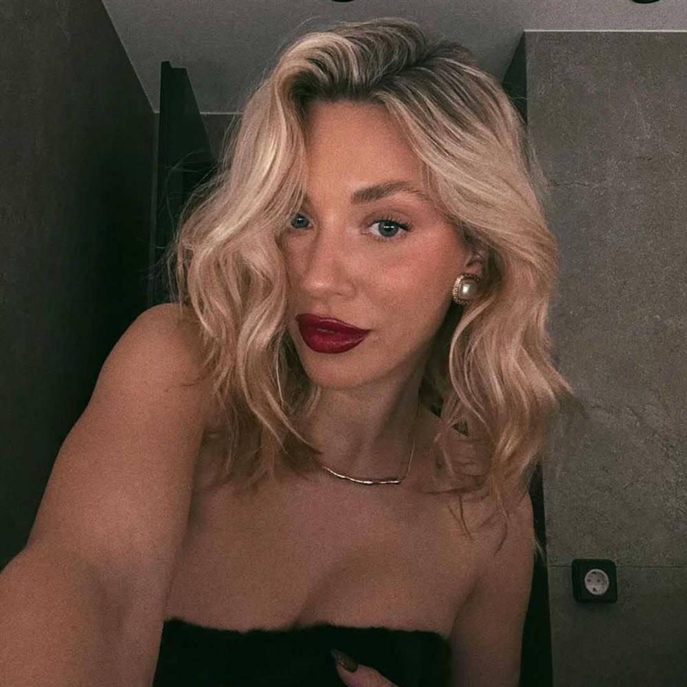 Γαρυφαλλιά Καληφώνη: "Ήρθε ένας πιτσιρικάς και μου είπε ότι είμαι από τις καλύτερες μιλφάρες που έχει δει, σοκαρίστηκα"


