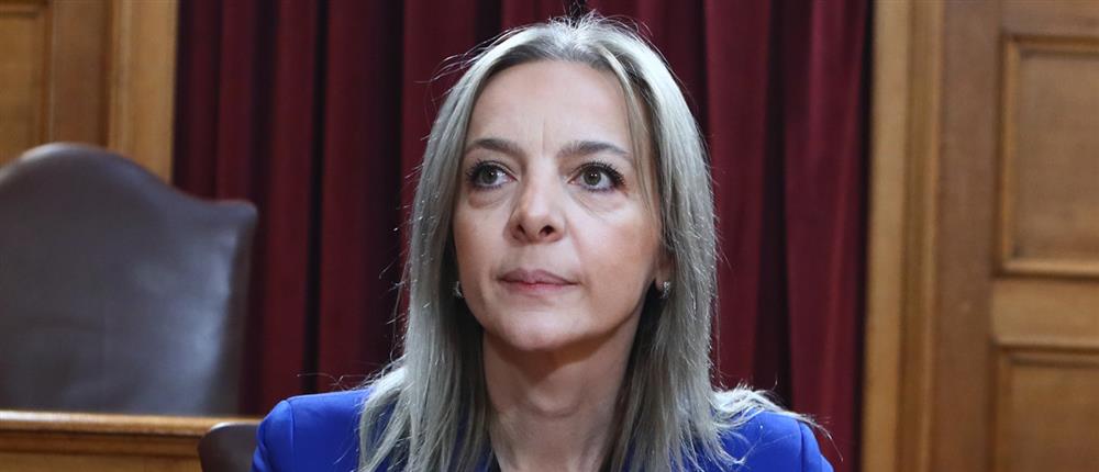 Εξεταστική για ΟΠΕΚΕΠΕ - Σεμερτζίδου: Έχω μόνο ένα μηχανάκι στο όνομά μου- Έπρεπε να πάρω άδεια για να οδηγήσω τη Ferrari;