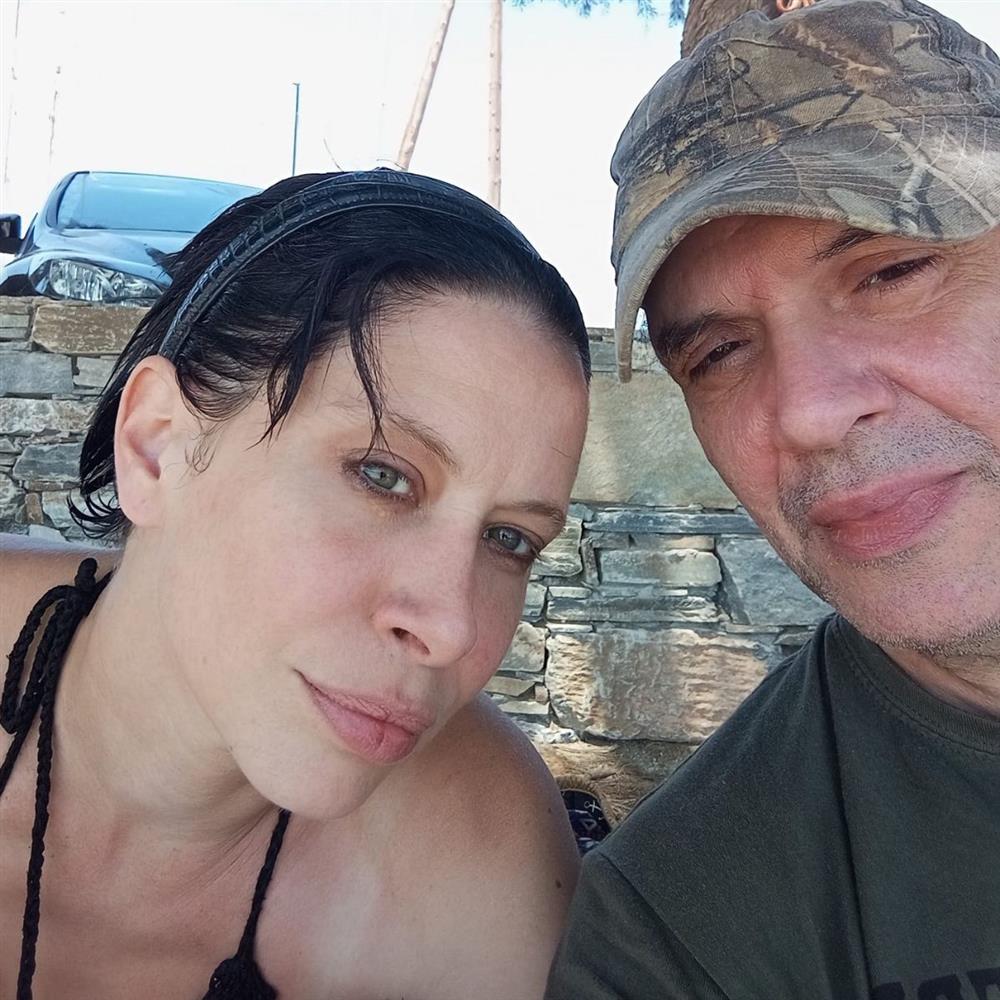 Φαίη Ζαφειράκου: Ο Ανδρέας Κομπόσης έκανε τραγούδι για το περιστατικό στην Κάρυστο - "Μέχρι και ξύλο δέχομαι να φάω εγώ για σένα..."