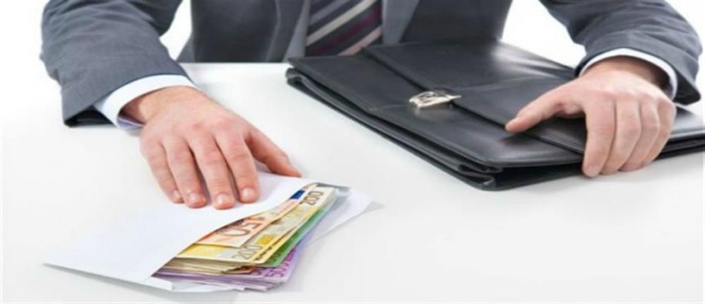 “Καλπάζει” η παραοικονομία: “μαύρο” 1 στα 5 ευρώ στην Ελλάδα