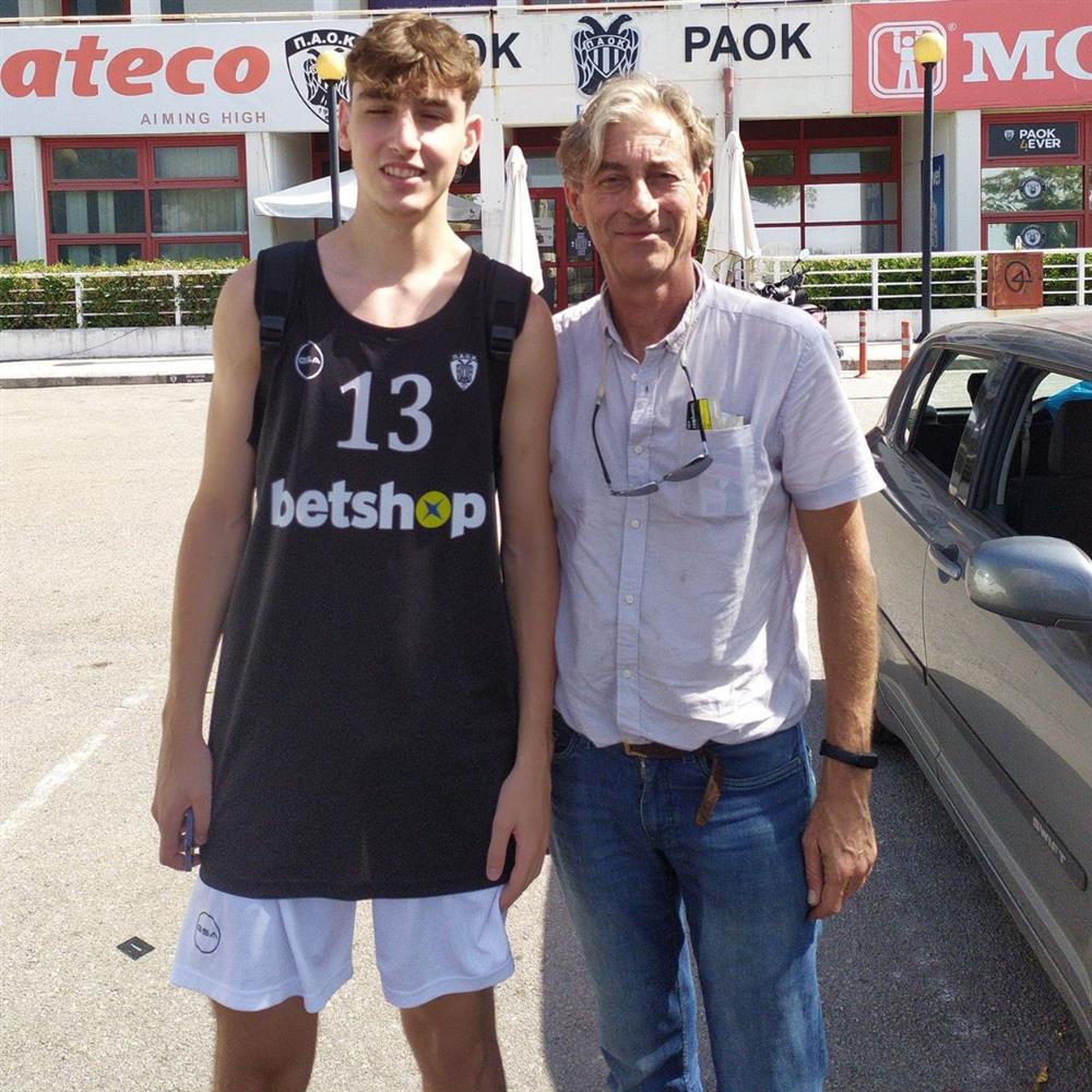 Αίας Μανθόπουλος: Συγκινεί η ανάρτηση του 18χρονου γιου του, Χρήστου που υπέγραψε επαγγελματικό συμβόλαιο με τον ΠΑΟΚ