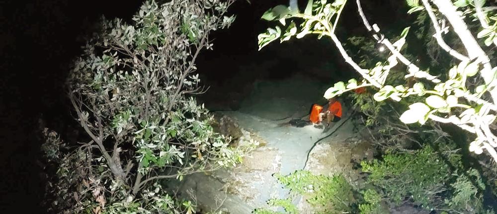 Λάρισα: Νεαρή γυναίκα εγκλωβίστηκε σε φαράγγι (εικόνες)