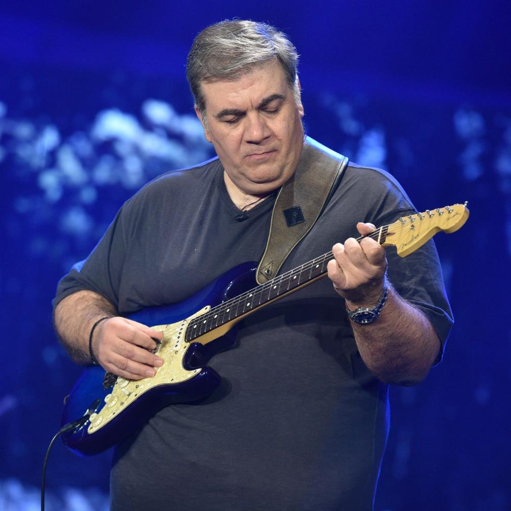 Δημήτρης Σταρόβας: "Στην κιθάρα έχω επανέλθει κατά 90%, στη φωνή 70%, πρέπει να κάνω προληπτικά εξετάσεις"