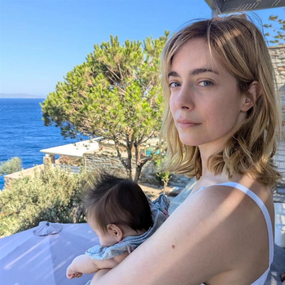 Ντάνη Γιαννακοπούλου: Το μήνυμά της για την Παγκόσμια Εβδομάδα Θηλασμού! Το "κλικ" την ώρα που ταΐζει την 2,5 μηνών κόρη της