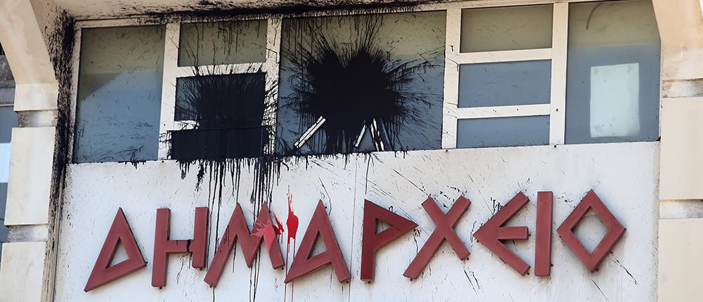 Επίθεση στο δημαρχείο Βύρωνα έκανε ο Ρουβίκωνας