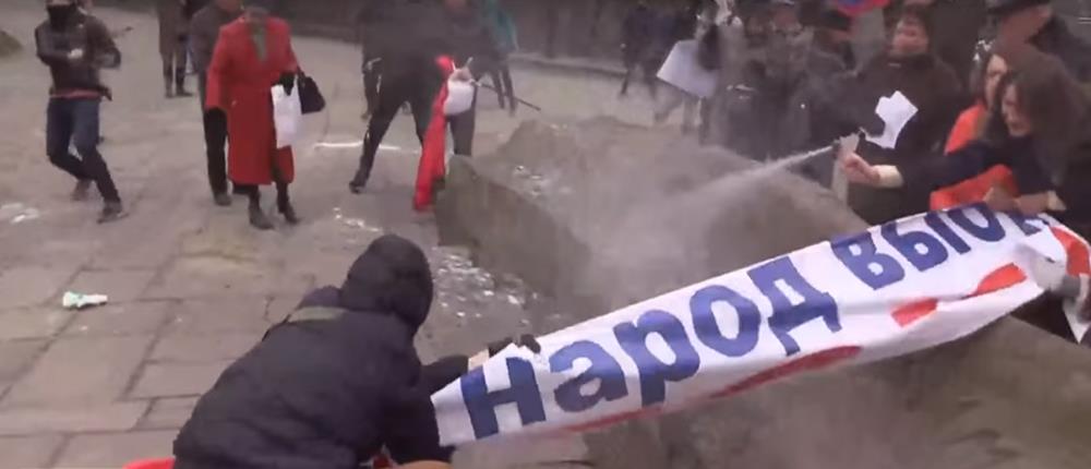 Ουκρανοί νεοναζί επιτέθηκαν σε ηλικιωμένους αριστερούς και βρήκαν…τον  μπελά τους (βίντεο)