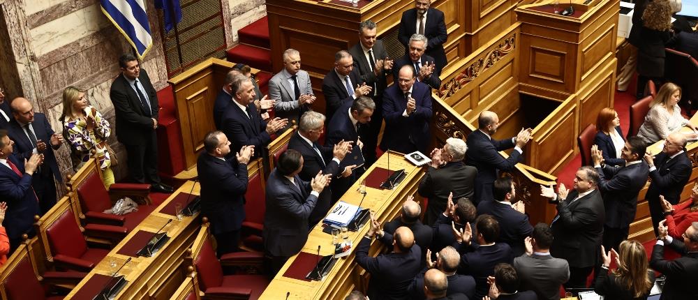 Πρόταση δυσπιστίας: Η καταψήφιση και τα νέα “πυρά” προς το Μαξίμου