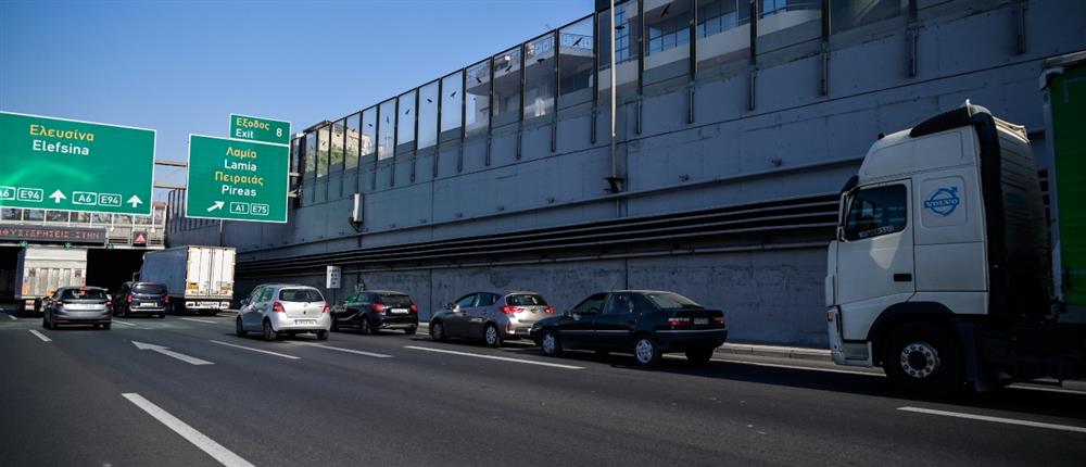 Αττική Οδός: Χειροπέδες σε οδηγό που κινούταν σε μεγάλη απόσταση… με την όπισθεν!