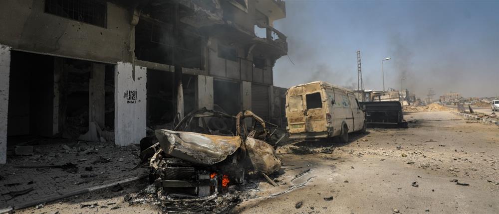 Γάζα: Συνεχίζονται οι βομβαρδισμοί μετά το μακελειό με τους εκατοντάδες νεκρούς (εικόνες)