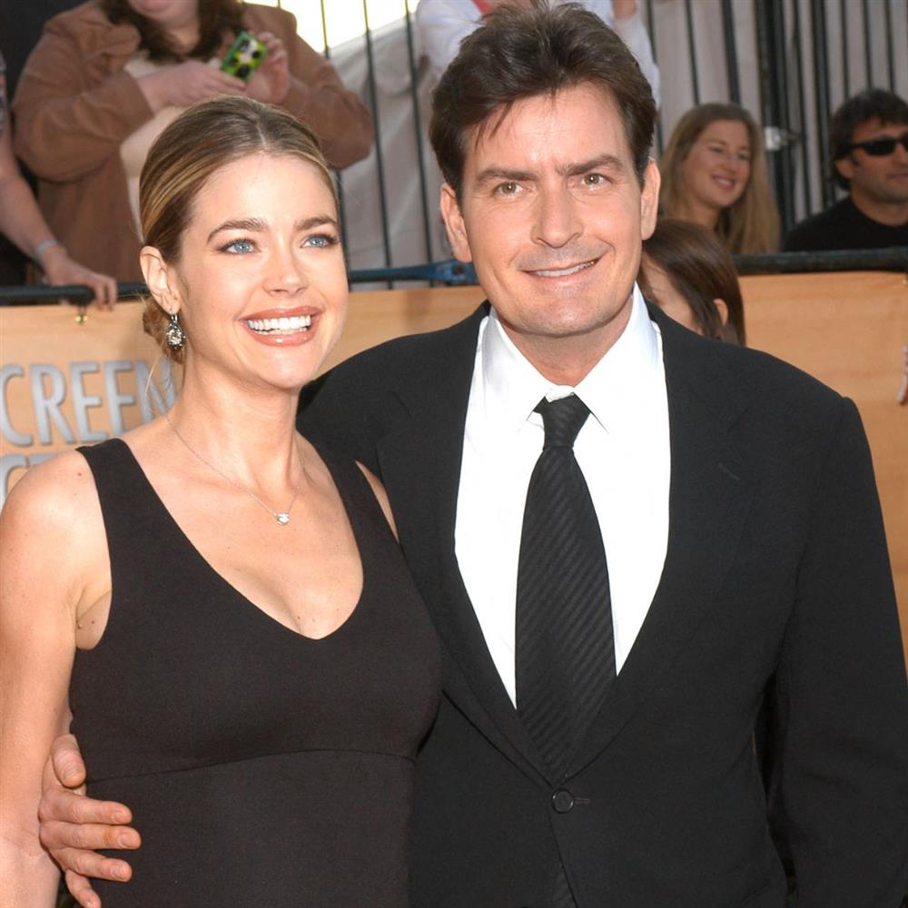 Τσάρλι Σιν - Ντενίζ Ρίτσαρντς: Βαφτίστηκε στα 19 της η κόρη τους, Λόλα - "Ο Ιησούς με έσωσε"