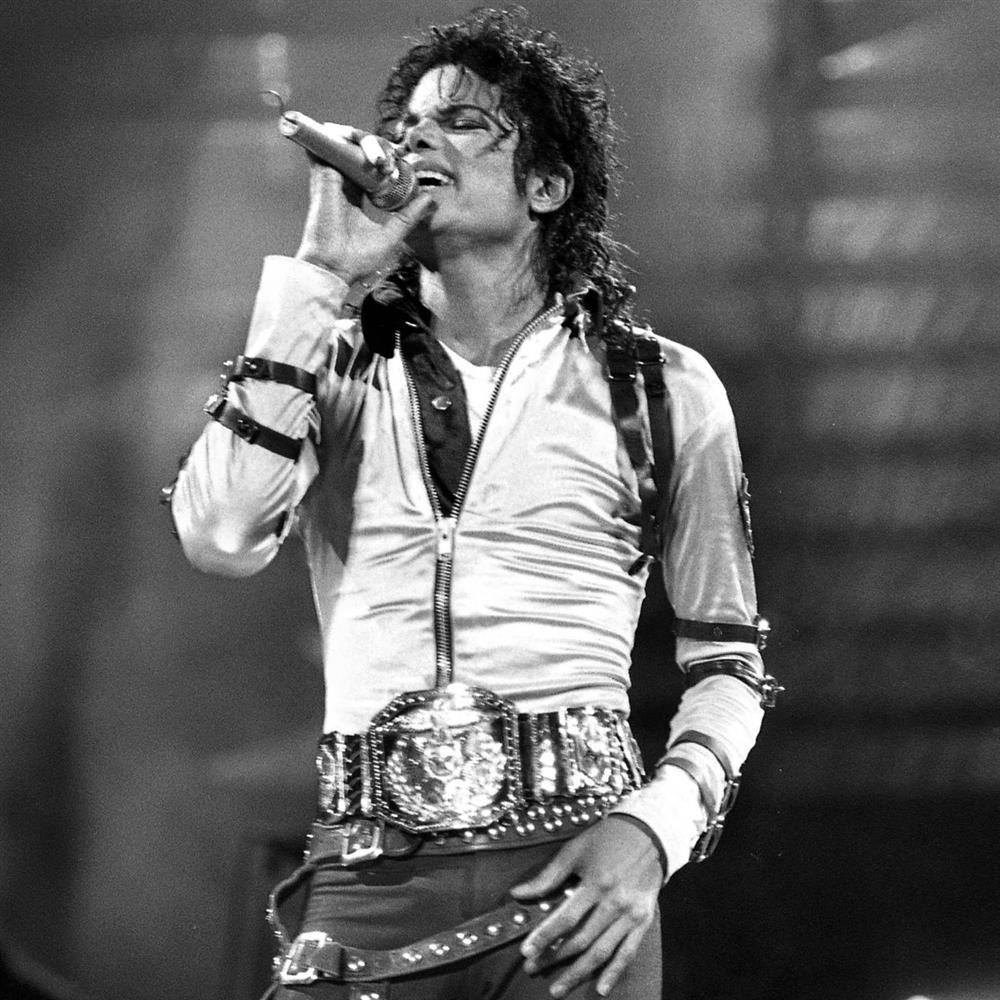 Μάικλ Τζάκσον: Έγινε ο πρώτος καλλιτέχνης με έξι δεκαετίες παρουσία στο Top 10 των charts