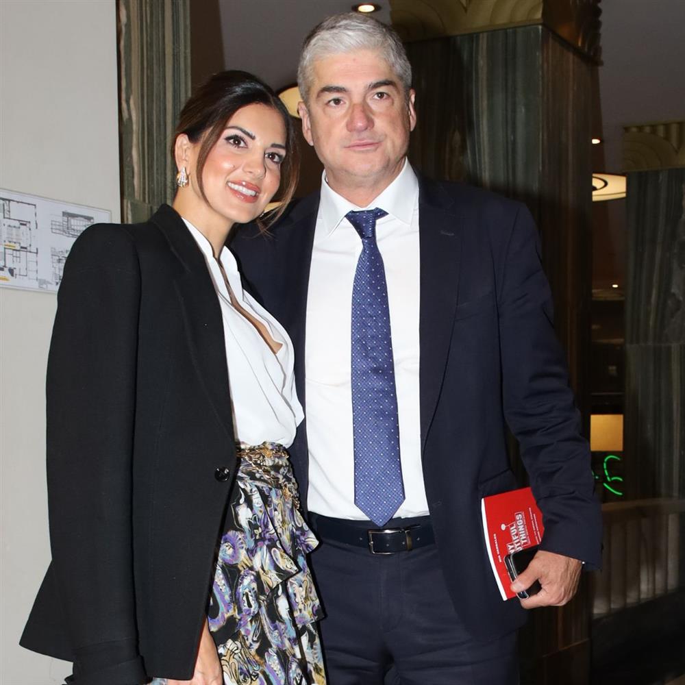 Σταματίνα Τσιμτσιλή: Στο πλευρό του Θέμη Σοφού με τα παιδιά τους στις εκλογές του Δικηγορικού Συλλόγου Αθηνών (Φωτό)