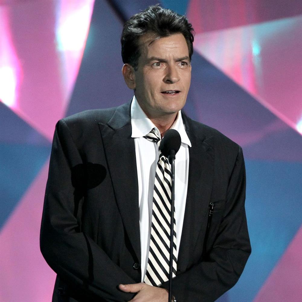 Τσάρλι Σιν: Παραδέχτηκε για πρώτη φορά ότι είχε ερωτικές σχέσεις με άντρες - "Δοκίμασα κάτι καινούργιο"