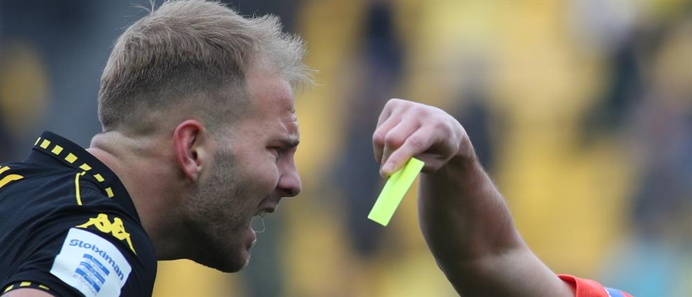 Όρθιος και στου Χαριλάου ο Λεβαδειακός