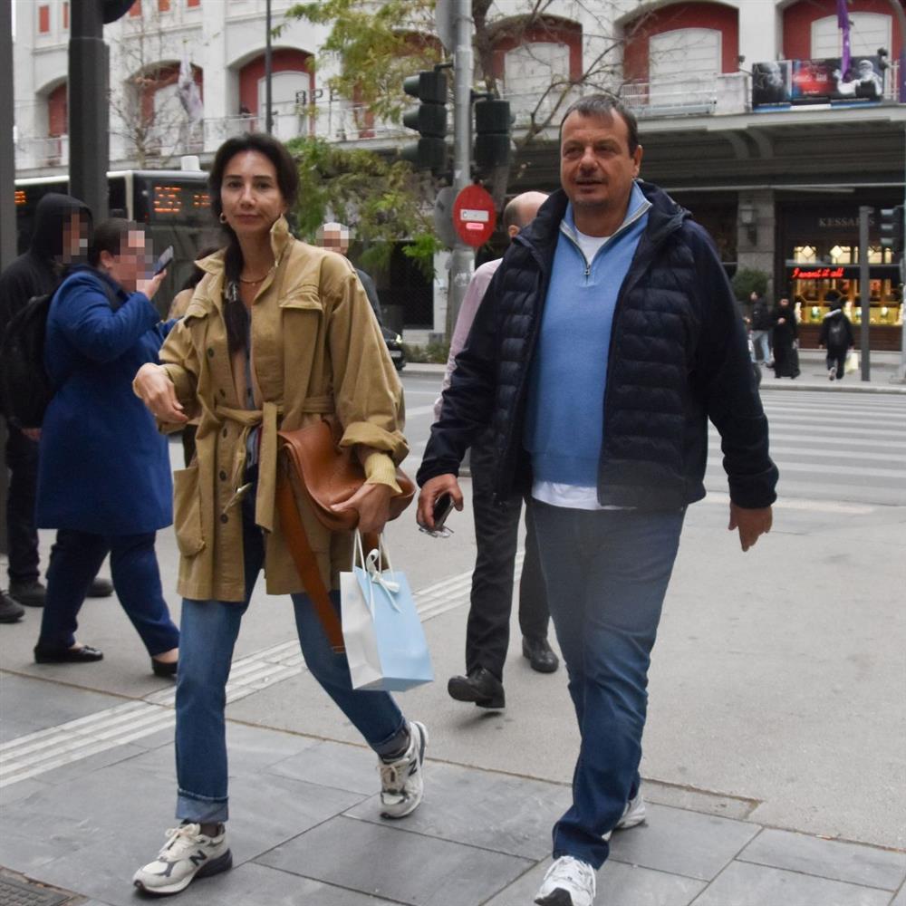 Εργκίν Αταμάν: Βόλτα στο κέντρο της Αθήνας με την γοητευτική σύζυγό του, Μπέρνα (Φωτογραφίες)