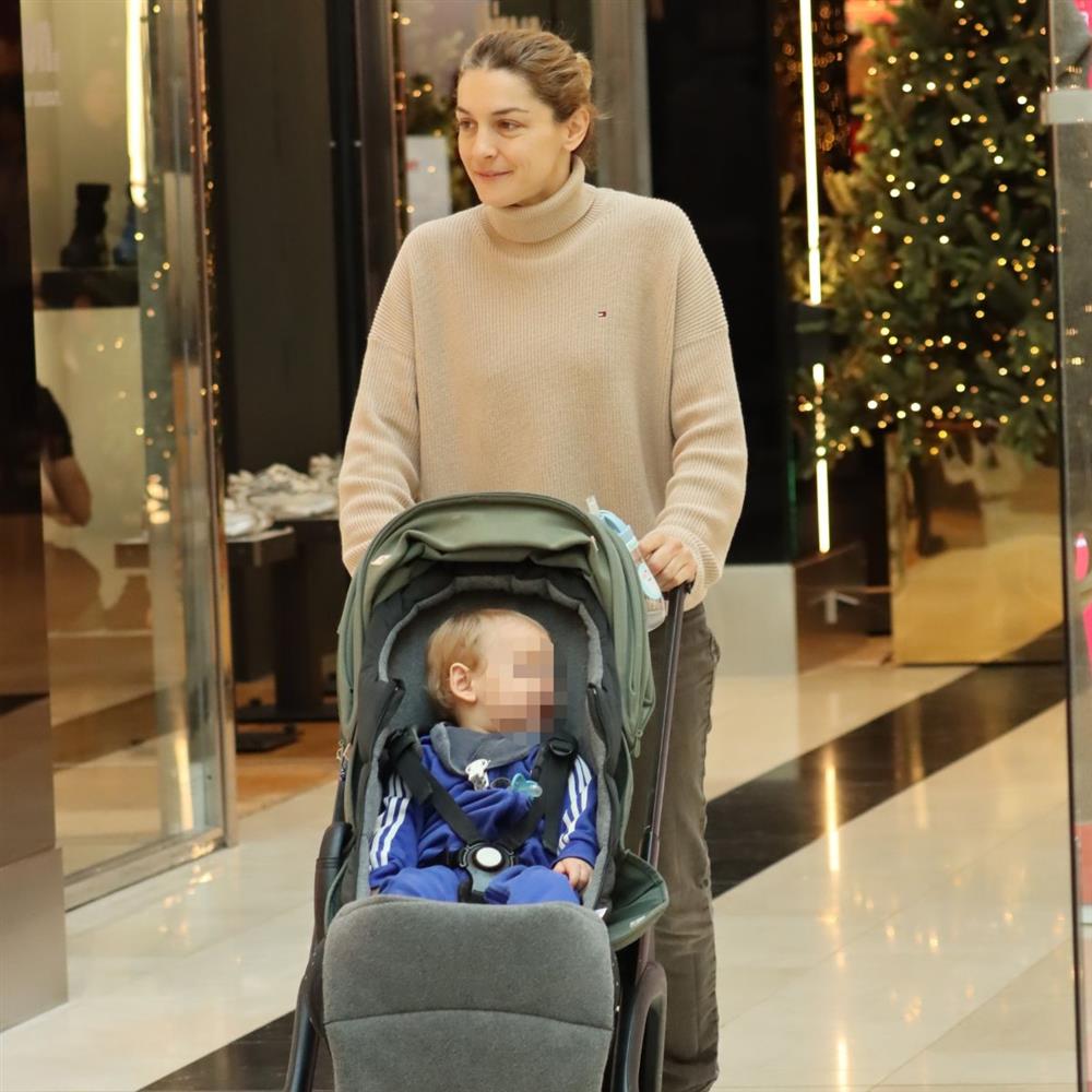 Γιούλικα Σκαφιδά: "Έχω διευκρινίσει ότι δεν είμαι μονογονέας, δεν ήθελα να δέχομαι εύσημα για κάτι που δεν είμαι"

