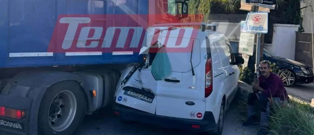 Πάτρα: Νταλίκα έπεσε πάνω σε φορτηγάκι και το διέλυσε (εικόνες)