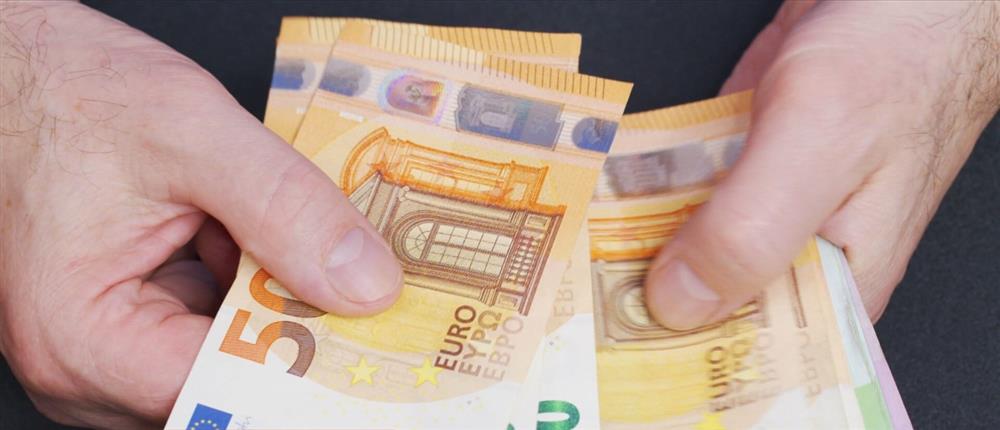Φόροι και Ακριβεία: Οι Έλληνες δυσκολεύονται να "βγάλουν" το μήνα