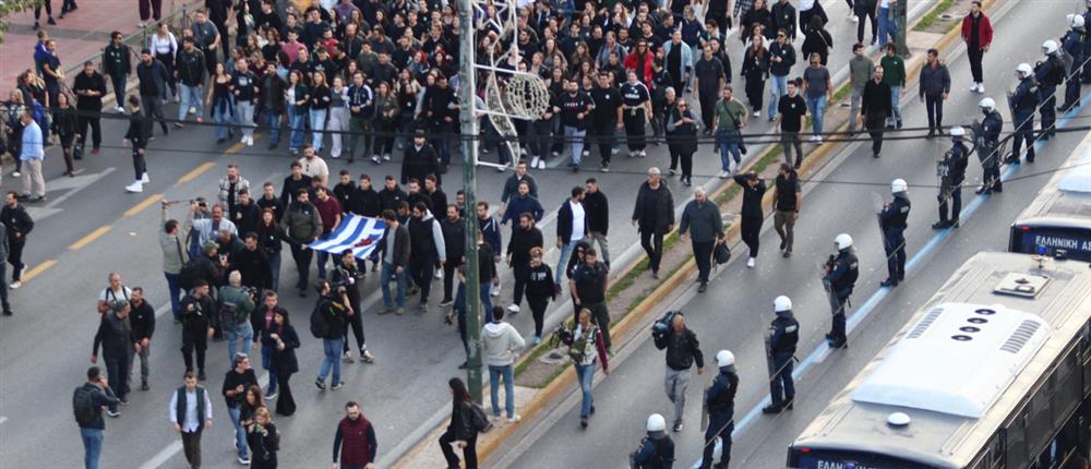 Πολυτεχνείο: Σε εξέλιξη η πορεία με 43 προσαγωγές και 11 συλλήψεις