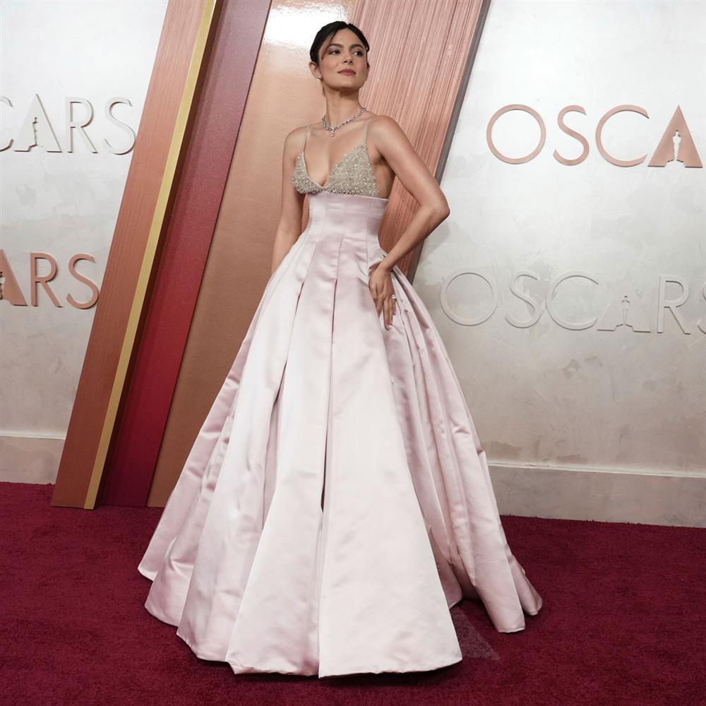 εμφανισεις monica