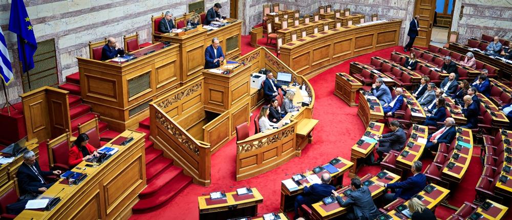 Κατώτατος μισθός: Σφοδρά πυρά της αντιπολίτευσης για το νομοσχέδιο