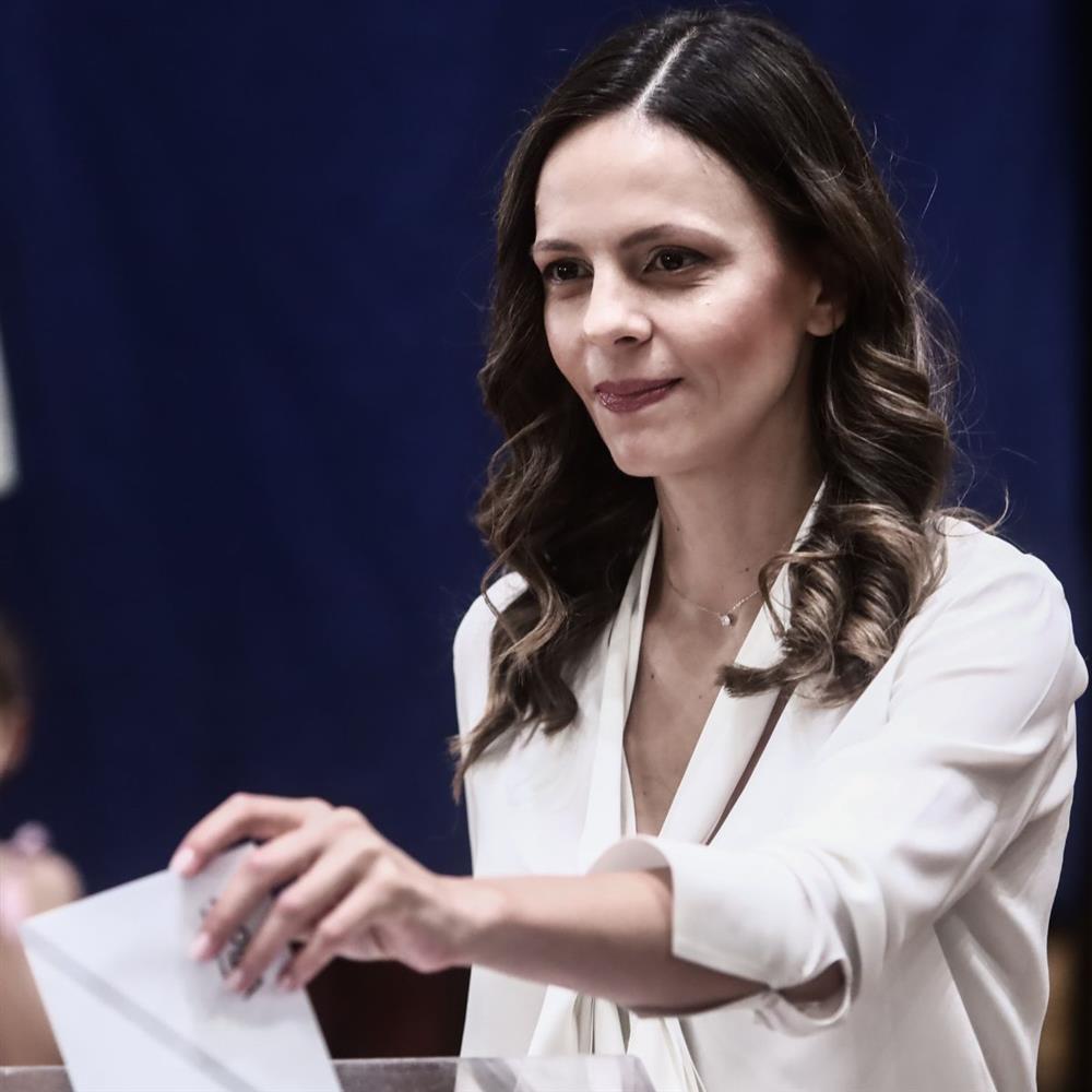 Έφη Αχτσιόγλου: Η φωτογραφία με τον γιο της και το δημόσιο μήνυμα - "Περάσαμε όλες τις γιορτινές μέρες σε ένα νοσοκομείο του εξωτερικού"
