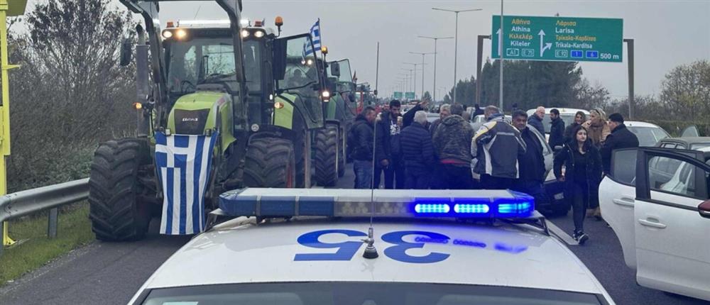 Λάρισα: Σε αποκλεισμό της σήραγγας των Τεμπών για τα φορτηγά προχώρησαν οι αγρότες