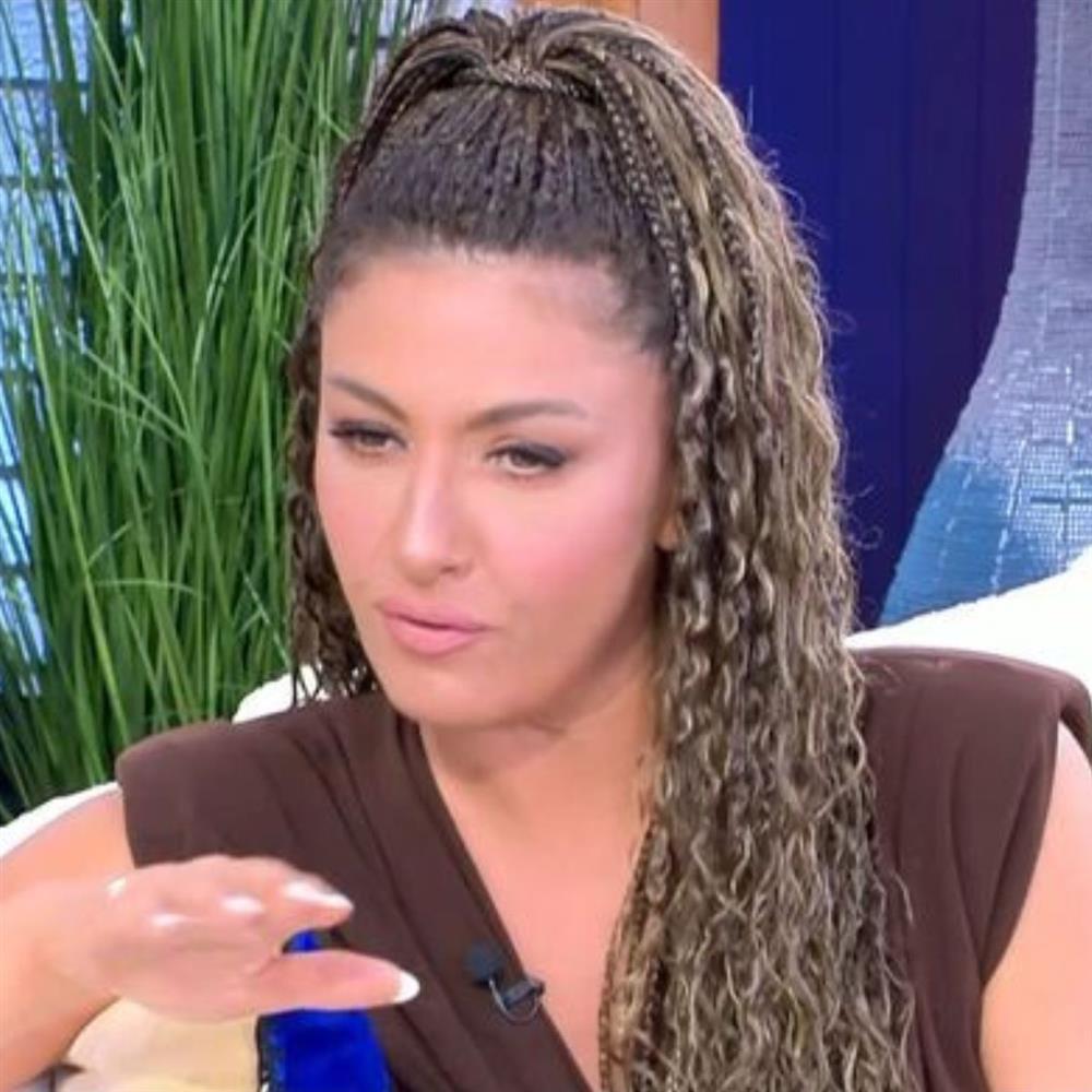 Έλενα Παπαρίζου