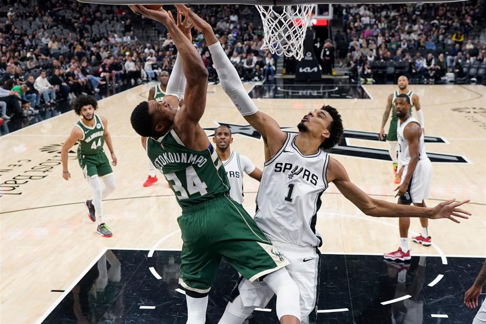 Αντετοκούνμπο - Μπακς - Σπερς