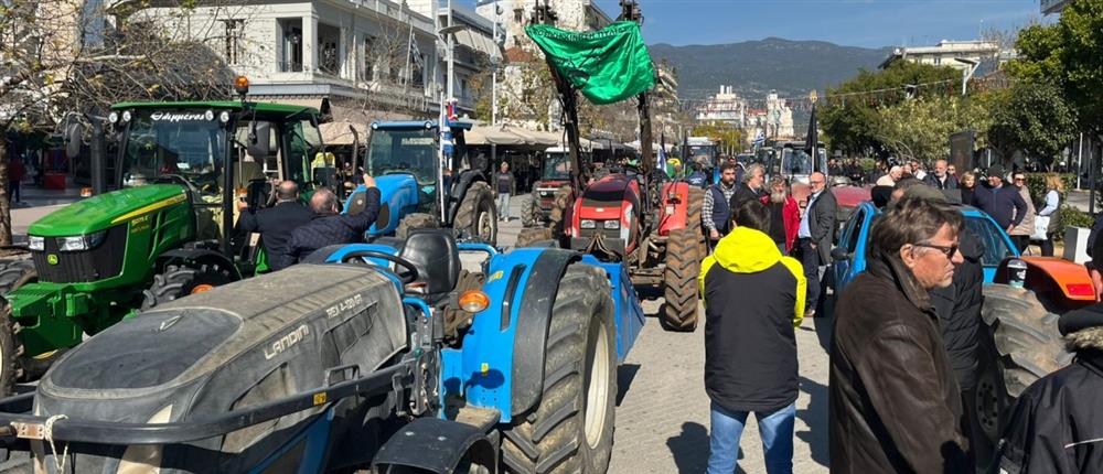 Καλαμάτα - Αγρότες: Πορεία με τρακτέρ στο κέντρο της πόλης (εικόνες)