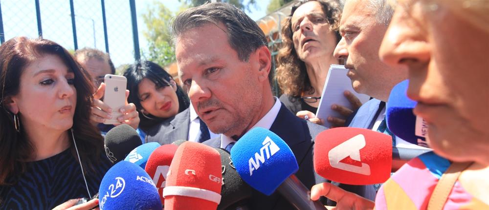 Ενδοοικογενειακή βία - Λύτρας: Συγγνώμη από τη σύζυγό μου και τις κόρες μου (βίντεο)