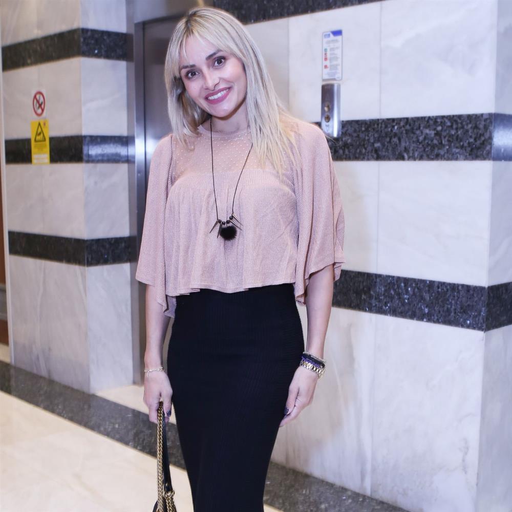 Σοκαρισμένη η Βασιλική Μιλλούση: Ανήλικοι πέταξαν πέτρες στο σπίτι της - "Αν τα παιδιά μου ήταν εδώ και έπαιζαν στον κήπο;"