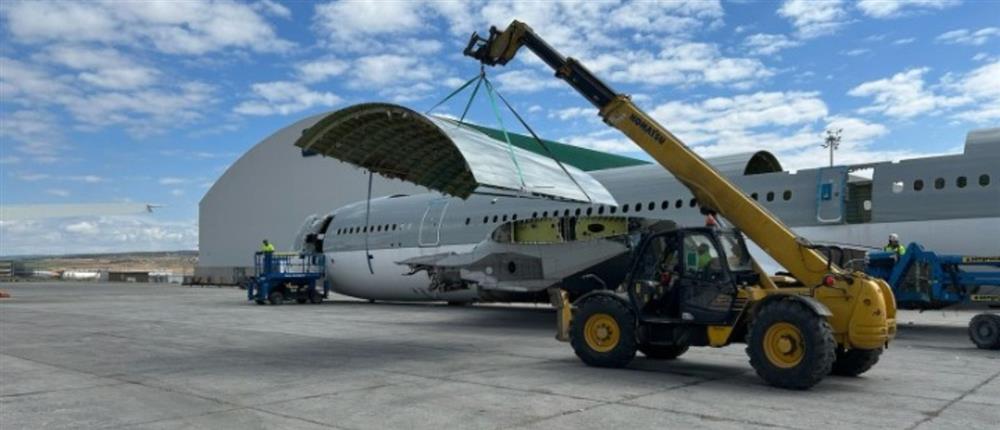 Δεν έχει ξανασυμβεί ποτέ στο ποδόσφαιρο: Γήπεδο φτιαγμένο από... αεροπλάνα! (εικόνες)