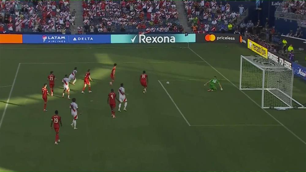 COPA AMERICA 2024| Περού-Καναδάς | Ωραίο γυριστό σουτ από τον Κουέβα στο 91', ο Κρεπό όμως αποσοβεί τον κίνδυνο