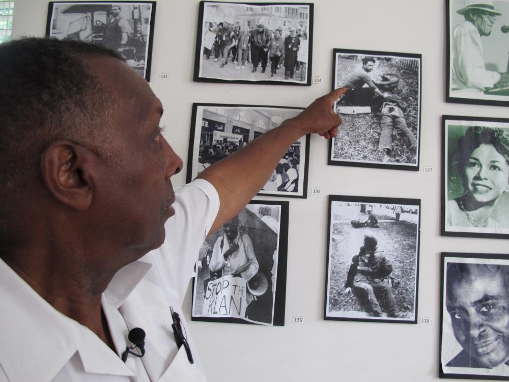 Η σφαγή του Γκρίνσμπορο - φυλλάδιο διαδήλωσης - ενάντι στην Κου Κλουξ Κλαν