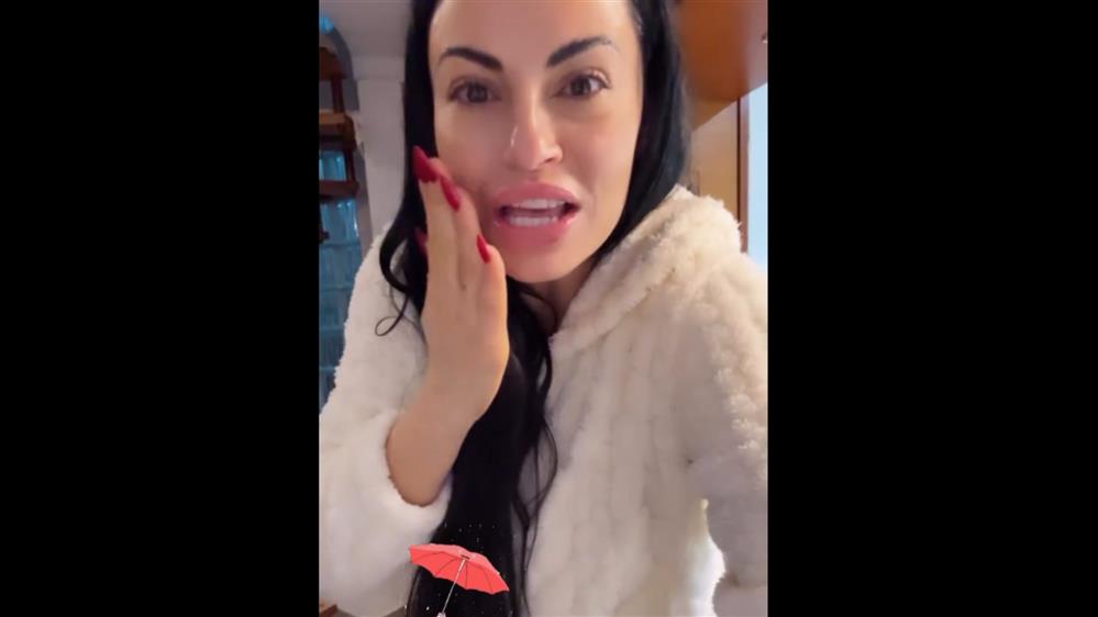 Δήμητρα Αλεξανδράκη: Γέμισε νερά το σπίτι της λόγω της κακοκαιρίας - "Κρίμα το κουτί το Louis Vuitton"