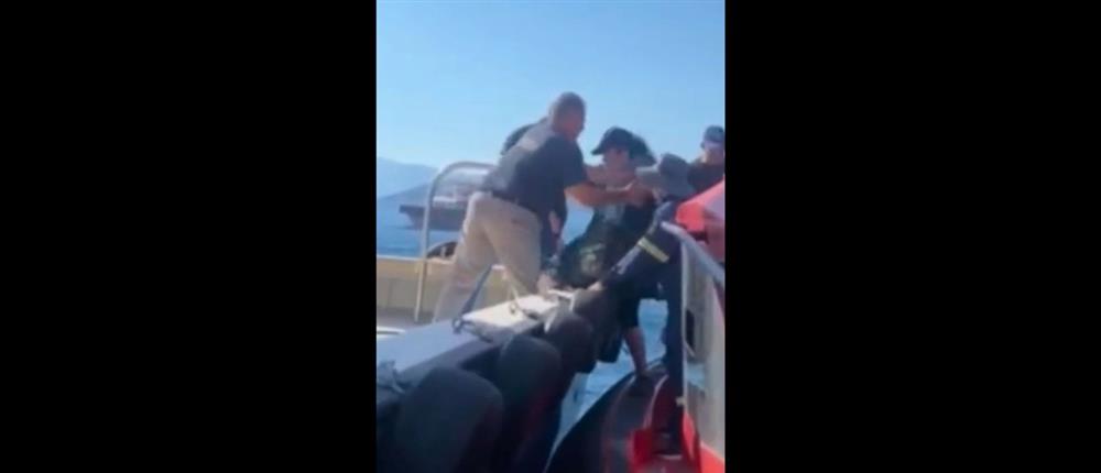 Φωτιά στη Σαλαμίνα: Εκατοντάδες πολίτες απεγκλωβίστηκαν δια θαλάσσης (εικόνες)