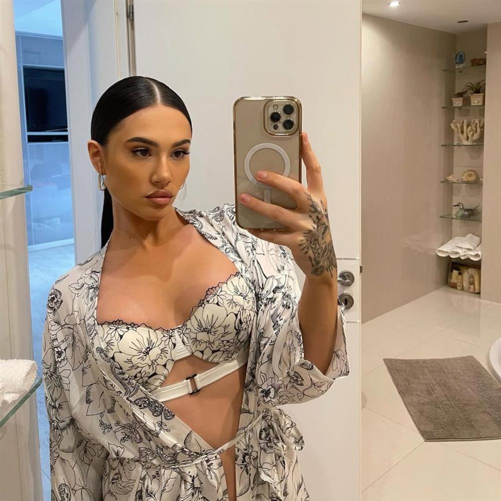 Έλενα Τσαγκρινού: Ξεκίνησε τις προετοιμασίες για τη βάπτιση του γιου της