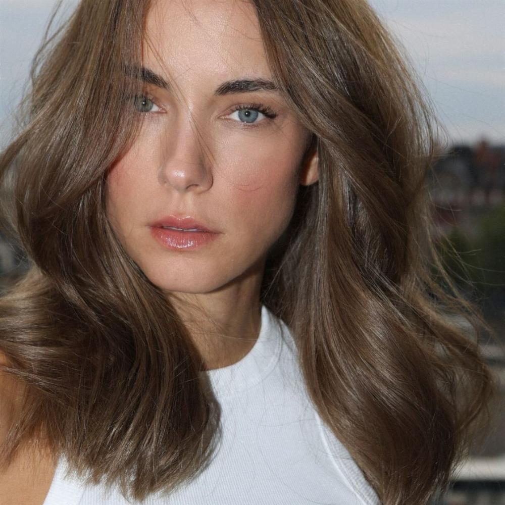 Δούκισσα Νομικού: Έκανε στα νύχια της το super must χρώμα της σεζόν, μετά από πολύ καιρό