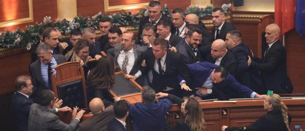 Αλβανία: Σκηνές απείρου κάλλους στο κοινοβούλιο (εικόνες)