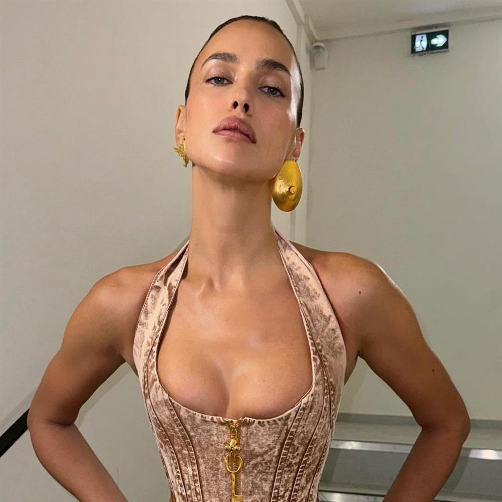 Ιρίνα Σάικ: Μεταμορφώθηκε σε Λάρα Κροφτ για το Χάλογουιν και αποθεώθηκε στο Instagram (Φωτογραφία)

