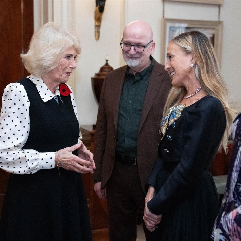 Σάρα Τζέσικα Πάρκερ: Μαθήματα στυλ από την ηθοποιό στη συνάντησή της με τη βασίλισσα Καμίλα