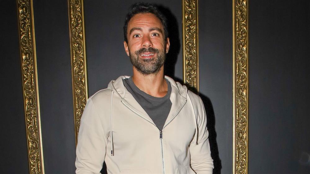 Σάκης Τανιμανίδης: Το απρόοπτο που έζησε στο αεροδρόμιο της Φρανκφούρτης - "Μας είπε ο πιλότος ότι το αεροπλάνο έχει πρόβλημα…"

